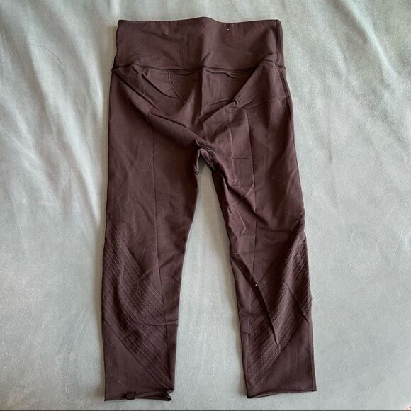 Lululemon Cropped Tights - Picture 2 of 11